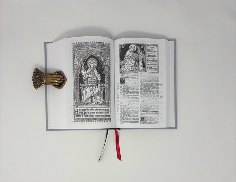 Biblia Sacra Latin Vulgate Clementine Hardcover Catholic Illustrated Bible gallery